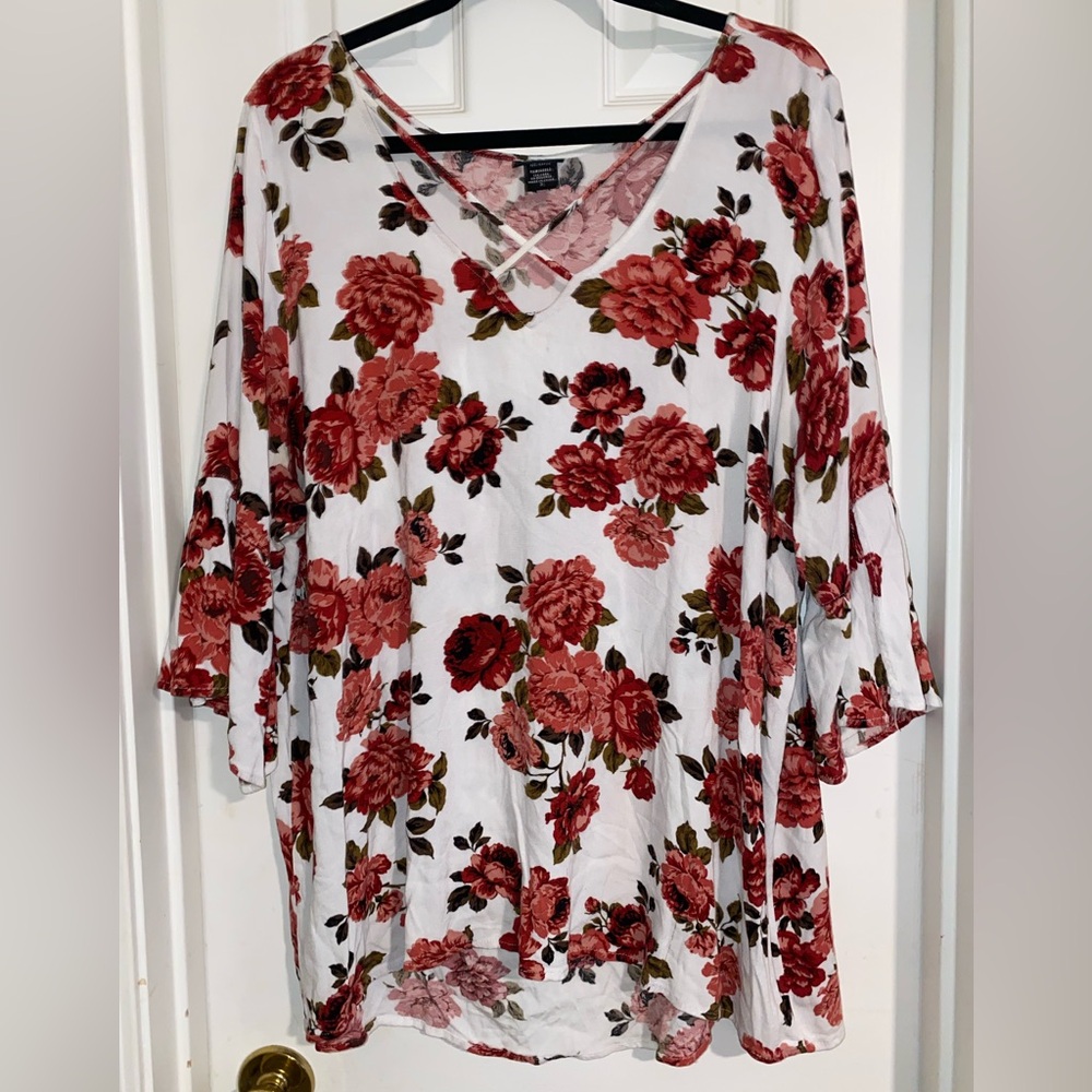 torrid White Tunic with Pink Rose Print and V-Neck‎